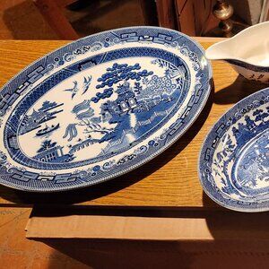 Blue Willow vintageJohnson Brothers 46 piece accessories 8 setting England Crown